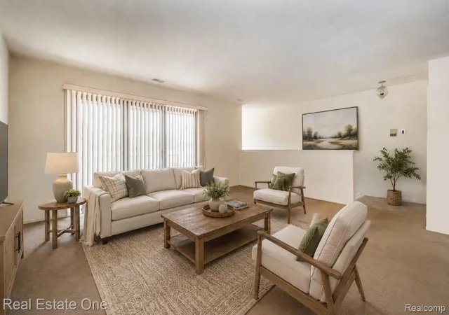 Listing Photo 4 - Condo for sale in building located at 23788 Vlg House Dr N, Southfield, MI 48033 - Unit #8B