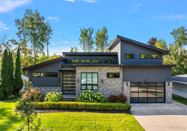 Photo 2 of Single family home for sale at 16281 Buckingham Ave, Beverly Hills, MI 48025 | MLS# 20261057764 | Listing updated on 2026-07-25