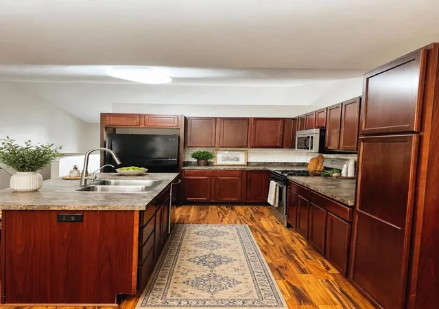 Photo 3 of Condo for sale at 652 Oriole Ct #10, Middleville, MI 49333 | MLS# 65026038417 | Listing updated on 2026-09-14