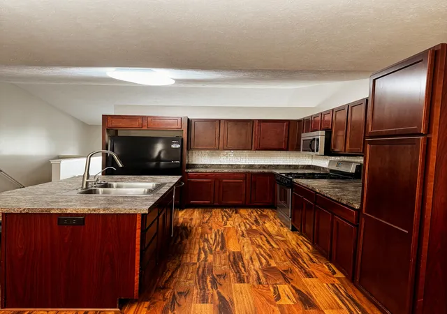 Listing Photo 4 - Condo for sale in building located at 652 Oriole Ct, Middleville, MI 49333 - Unit #10