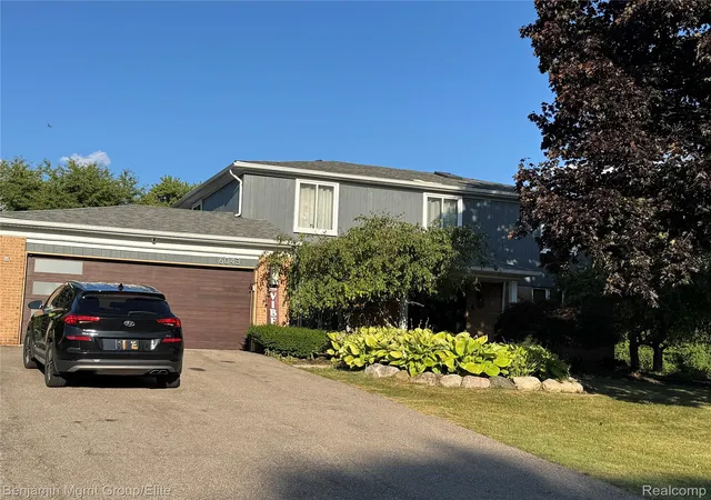 Photo 1 of Single family home for sale at 6043 Ledgeway Dr, West Bloomfield, MI 48322 | MLS# 20261057771 | Listing updated on 2026-08-25