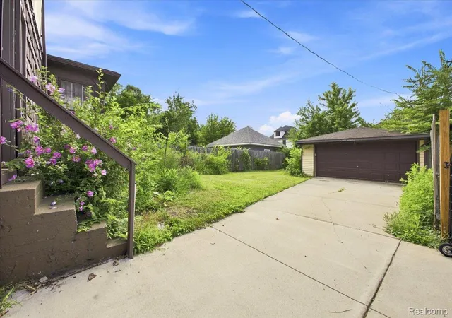 Photo 3 of Single family home for sale at 899 Edison St, Detroit, MI 48202 | MLS# 20261057772 | Listing updated on 2026-08-23