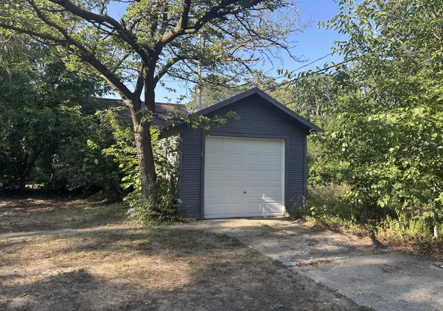 Photo 2 of Single family home for sale at 2344 Maffett St, Muskegon, MI 49444 | MLS# 71026038424 | Listing updated on 2026-08-04