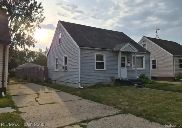 Photo 4 of Single family home for sale at 26431 Clancy St, Roseville, MI 48066 | MLS# 20261057778 | Listing updated on 2026-08-04