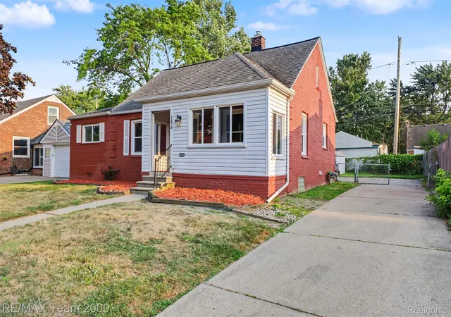 3rd image of 22030 Harper Lake Ave, Saint Clair Shores, MI 48080 | MLS# 20261057784
