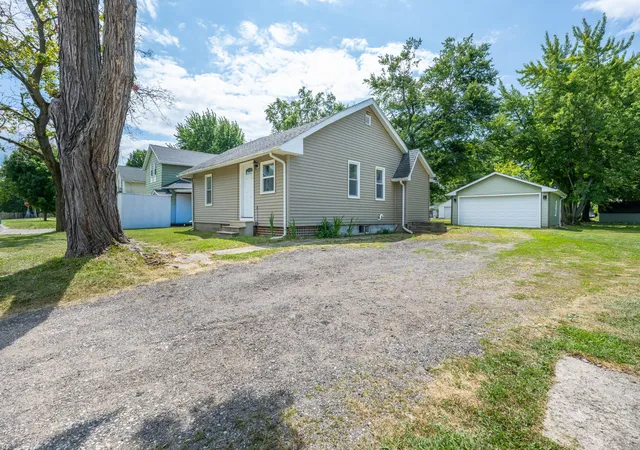 2nd image of 216 Congress St, Watervliet, MI 49098 | MLS# 69026038435