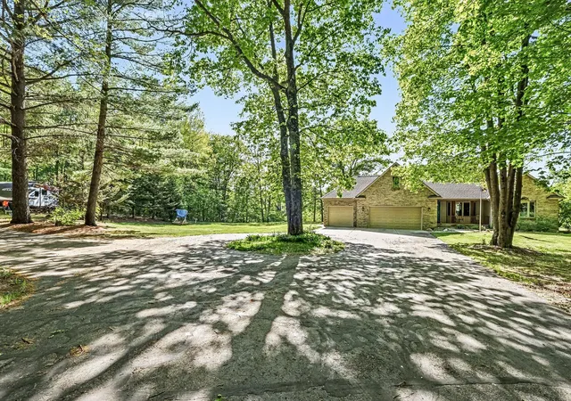 image of 10835 Red Oak Rdg, Howard City, MI 49329 | MLS# 64026038439