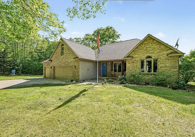 image of 10835 Red Oak Rdg, Howard City, MI 49329 | MLS# 64026038439