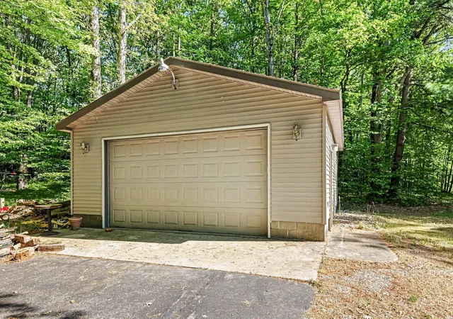 image of 10835 Red Oak Rdg, Howard City, MI 49329 | MLS# 64026038439