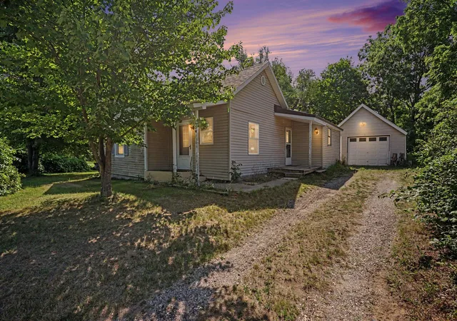 2nd image of 34 E Washington St, Newaygo, MI 49337 | MLS# 71026038441