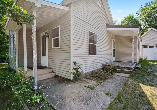 3rd image of 34 E Washington St, Newaygo, MI 49337 | MLS# 71026038441