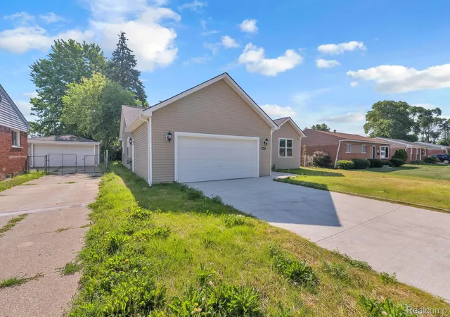 Photo 2 of Single family home for sale at 6653 Niagara St, Romulus, MI 48174 | MLS# 20261057799 | Listing updated on 2026-10-07