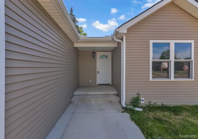 Photo 4 of Single family home for sale at 6653 Niagara St, Romulus, MI 48174 | MLS# 20261057799 | Listing updated on 2026-10-07