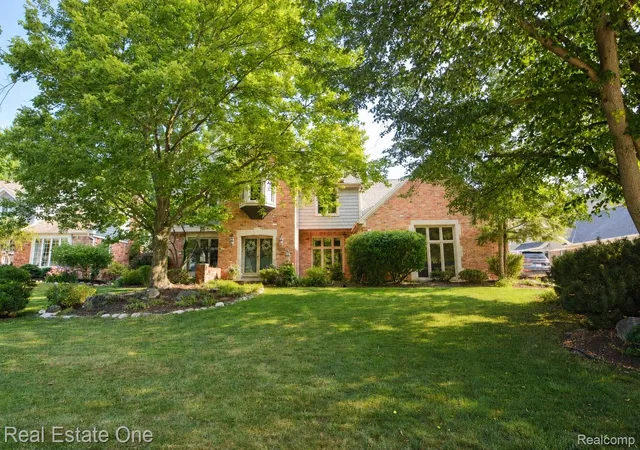 2nd image of 1370 Springwood Ln, Rochester Hills, MI 48309 | MLS# 20261057802