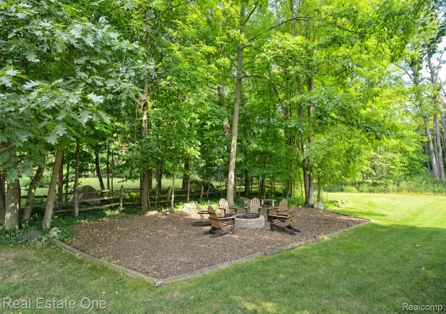 3rd image of 1370 Springwood Ln, Rochester Hills, MI 48309 | MLS# 20261057802