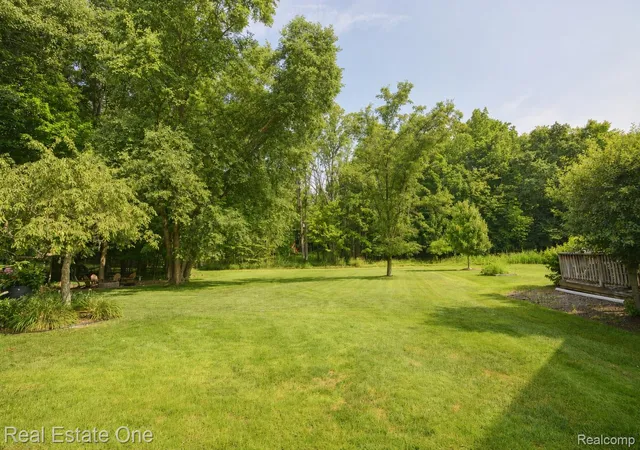 38th image of 1370 Springwood Ln, Rochester Hills, MI 48309 | MLS# 20261057802