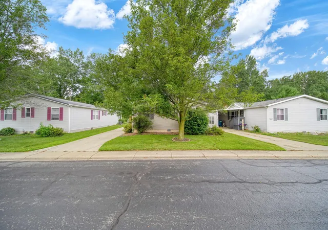 35th image of 817 Savannah River Dr, Adrian, MI 49221 | MLS# 81026038455