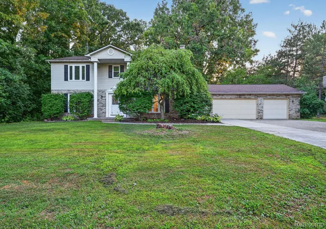 1st image of 1141 Springborrow Dr, Flint, MI 48532 | MLS# 20261057811