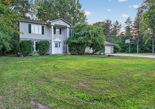 2nd image of 1141 Springborrow Dr, Flint, MI 48532 | MLS# 20261057811