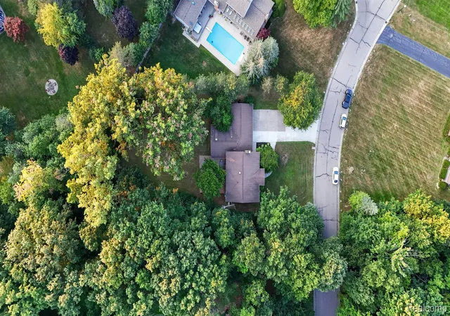 4th image of 1141 Springborrow Dr, Flint, MI 48532 | MLS# 20261057811