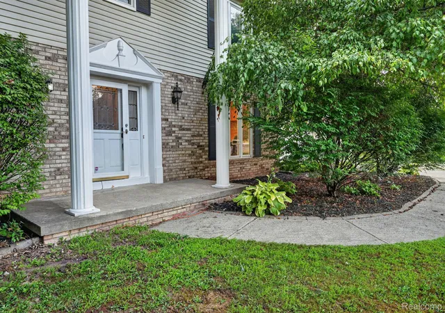 5th image of 1141 Springborrow Dr, Flint, MI 48532 | MLS# 20261057811