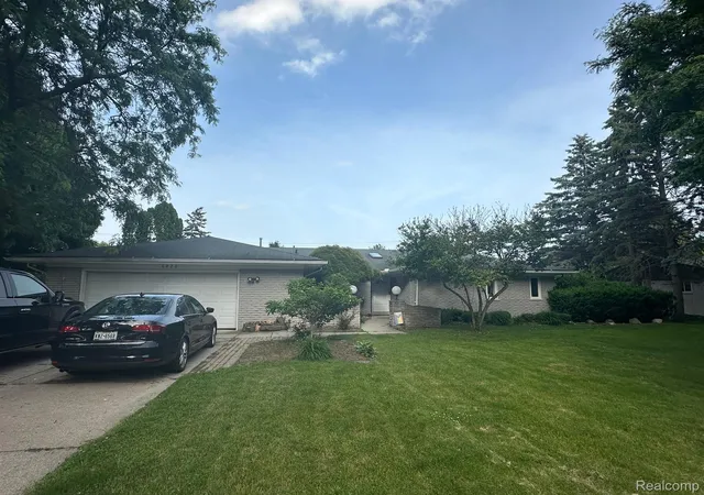 Photo 1 of Single family home for sale at 6820 Fredmoor Dr, Troy, MI 48098 | MLS# 20261057818 | Listing updated on 2026-07-28