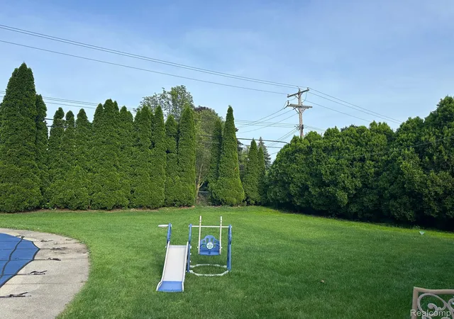 Photo 18 of Single family home for sale at 6820 Fredmoor Dr, Troy, MI 48098 | MLS# 20261057818 | Listing updated on 2026-07-28