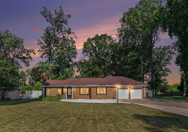 Photo 2 of Single family home for sale at 1127 S Brown St, Jackson, MI 49203 | MLS# 55026038460 | Listing updated on 2026-09-29