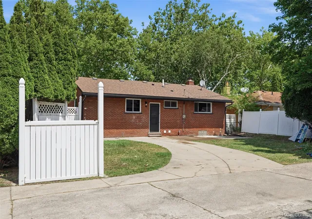 Photo 45 of Single family home for sale at 13741 Pearson St, Oak Park, MI 48237 | MLS# 20261057824 | Listing updated on 2026-08-28