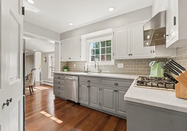 Photo 2 of Single family home for sale at 932 Floral Ave Se, Grand Rapids, MI 49506 | MLS# 65026038468 | Listing updated on 2026-08-19