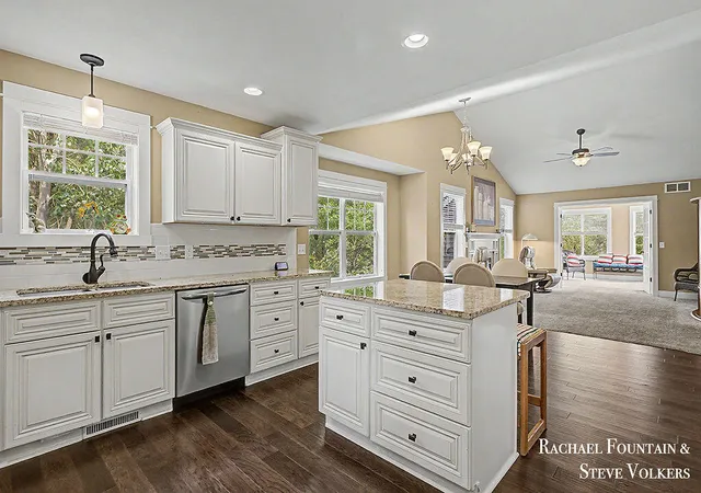 Listing Photo 5 - Condo for sale in building located at 10048 S Xrds Cir Se, Kent, MI 49316