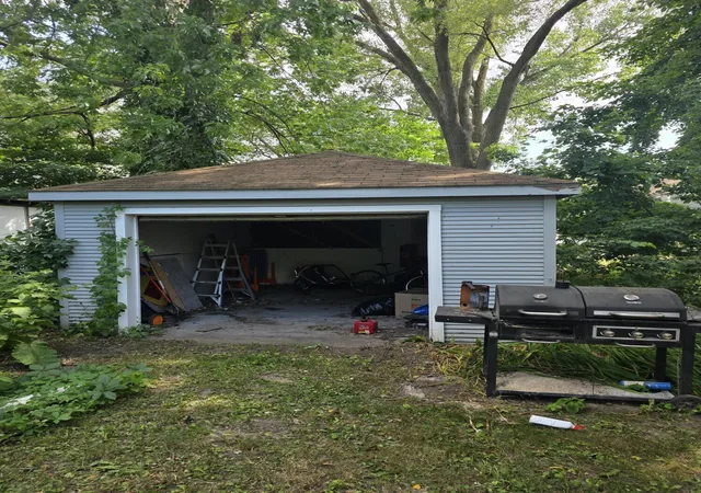 Photo 3 of Single family home for sale at 110 Dale St Ne, Grand Rapids, MI 49505 | MLS# 65026038476 | Listing updated on 2026-09-03