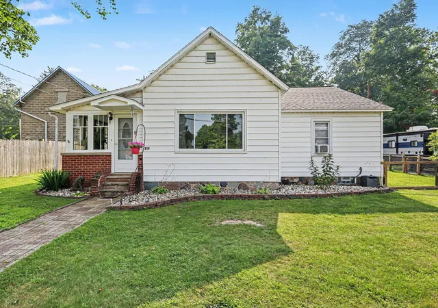 Photo 2 of Single family home for sale at 219 N 4th Street, Burr Oak, MI 49030 | MLS# 64026038478 | Listing updated on 2026-09-21
