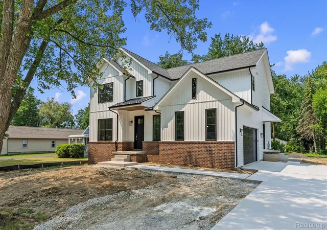 3rd image of 2065 Richwood Rd, Auburn Hills, MI 48326 | MLS# 20261057836
