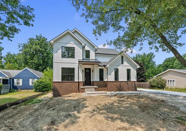 4th image of 2065 Richwood Rd, Auburn Hills, MI 48326 | MLS# 20261057836