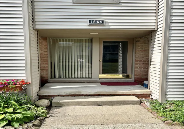 Photo 2 of Condo for sale at 1669 Cass Lake Rd #D, Keego Harbor, MI 48320 | MLS# 20261057848 | Listing updated on 2026-08-31
