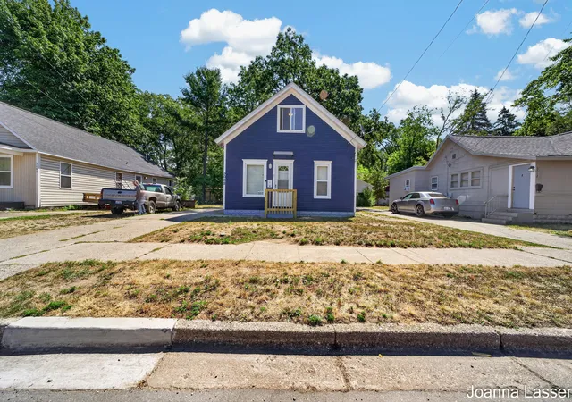 Photo 3 of Single family home for sale at 3008 6th Street, Muskegon, MI 49444 | MLS# 71026038496 | Listing updated on 2026-07-29