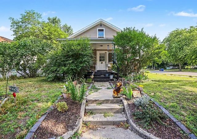 Photo 2 of Single family home for sale at 215 E Melendy St, Ludington, MI 49431 | MLS# 67026038497 | Listing updated on 2026-09-02