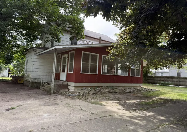 Photo 2 of Single family home for sale at 121 Prentiss St, Allen, MI 49227 | MLS# 53026038503 | Listing updated on 2026-10-03