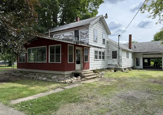 Photo 3 of Single family home for sale at 121 Prentiss St, Allen, MI 49227 | MLS# 53026038503 | Listing updated on 2026-10-03
