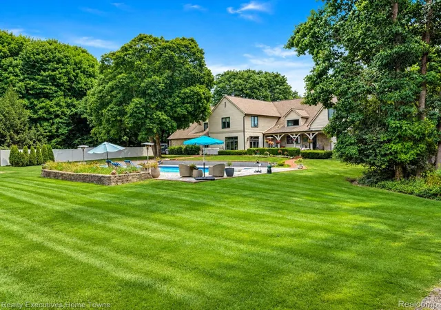 Photo 2 of Single family home for sale at 1395 Country Clb Rd, Bloomfield Hills, MI 48304 | MLS# 20261057862 | Listing updated on 2026-08-17
