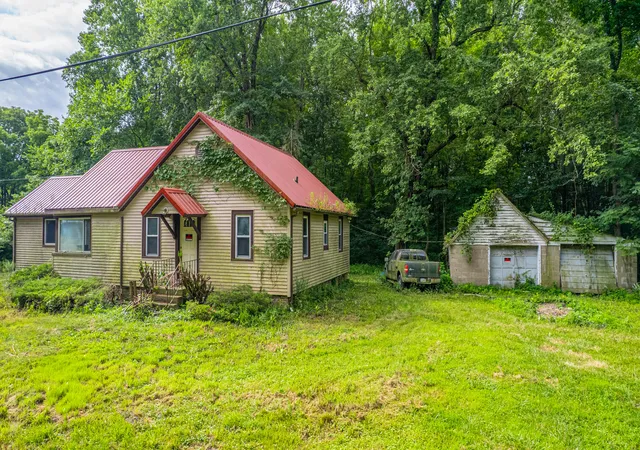 Photo 2 of Single family home for sale at 346 E 900 North, La Porte, IN 46350 | MLS# 69026038518 | Listing updated on 2026-07-25