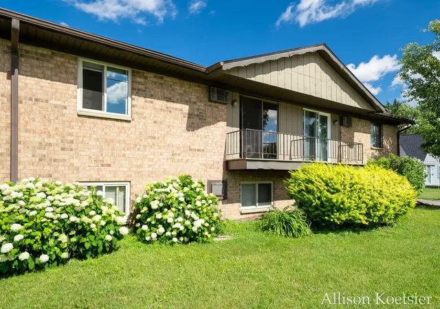 4th image of 1720 Porter St Sw, Wyoming, MI 49519 | MLS# 65026038523