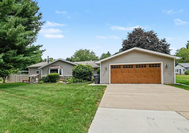 1st image of 217 Prospect St, Bangor, MI 49013 | MLS# 66026038528