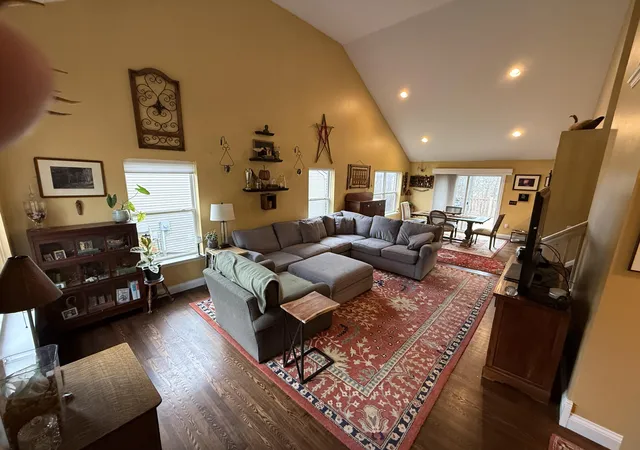Photo 3 of Single family home for sale at 9936 Tioga Dr, Pinckney, MI 48169 | MLS# 81026038529 | Listing updated on 2026-08-04