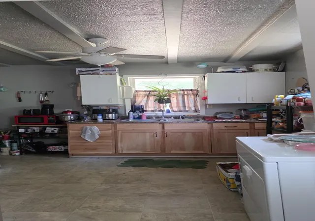 Photo 3 of Single family home for sale at 250 Limit St, Battle Creek, MI 49037 | MLS# 64026038532 | Listing updated on 2026-09-16
