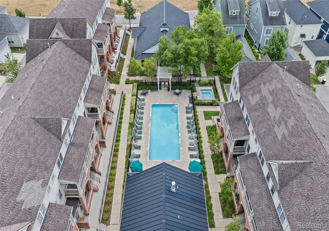 Listing Photo 2 - Condo for sale in building located at 207 Jotham Ave, Auburn Hills, MI 48326