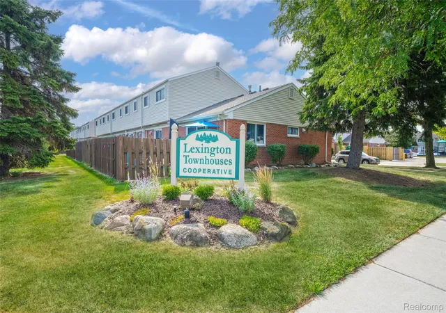 Listing Photo 2 - Condo for sale in building located at 8247 Dartmouth Dr, Warren, MI 48093