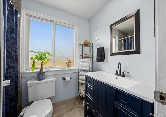Listing Photo 5 - Condo for sale in building located at 8247 Dartmouth Dr, Warren, MI 48093