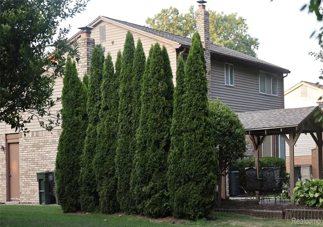 2nd image of 3333 Innsbrook Dr, Rochester Hills, MI 48309 | MLS# 20261057918